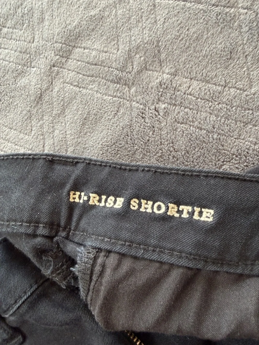 American Eagle Next Level Stretch Hi Rise Shortie Shorts 4 Black Raw Hem
